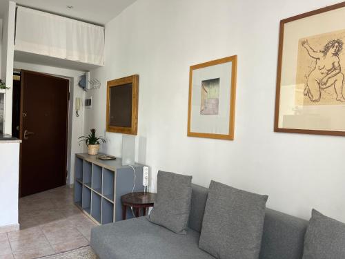 a living room with a couch and a tv at Appartamento S. Pietro in Rome