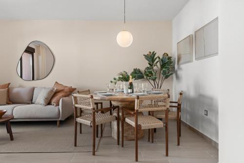 Nohemi - elegant city and beach apartment