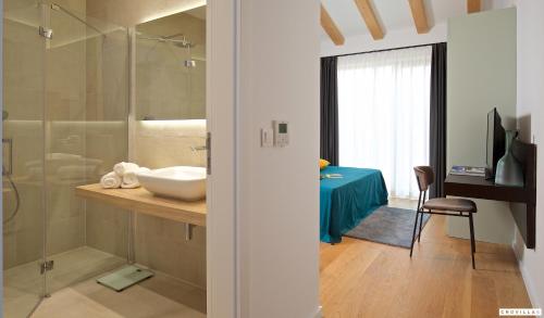 a bathroom with a sink and a shower at Terra Biancha in Brtonigla