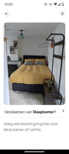 a bedroom with a bed with at zomerhuis in Wijk aan Zee! 2 pers in Wijk aan Zee