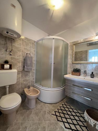 Ένα μπάνιο στο DiVine Luxury Apartment