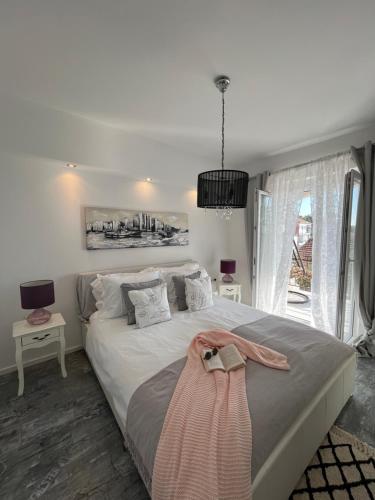 Ένα ή περισσότερα κρεβάτια σε δωμάτιο στο DiVine Luxury Apartment