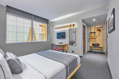 Телевизор и/или развлекательный центр в City Express Plus by Marriott Monterrey Nuevo Sur