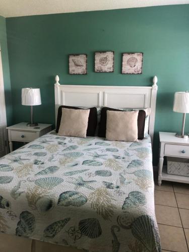 a bedroom with a bed with two night stands and two lamps at Gulf Shores Plantation in Gulf Shores
