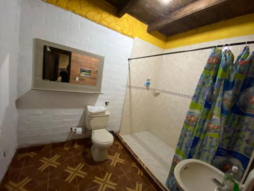 a bathroom with a toilet and a sink at Finca Hotel Paraiso Urrao in Urrao