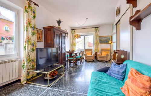 TV a/nebo společenská místnost v ubytování Gorgeous Apartment In Laigueglia