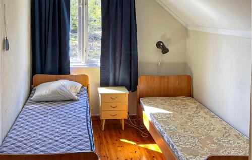 Postelja oz. postelje v sobi nastanitve Amazing Home In Engesland With House A Panoramic View