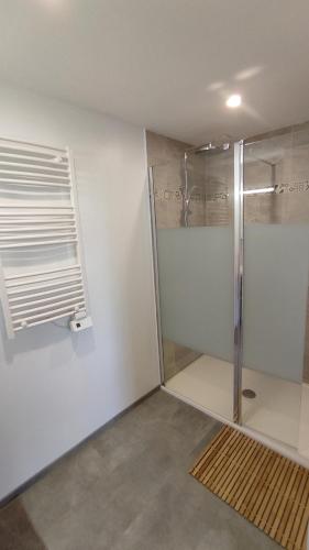 a bathroom with a shower with a glass door at Chambre d'hôte en Gîte - Moulin de la Houssaie - Brocéliande in Guer