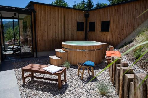a hot tub in a backyard with a table and chairs at Chalet Alte Schmiede in Göstling an der Ybbs