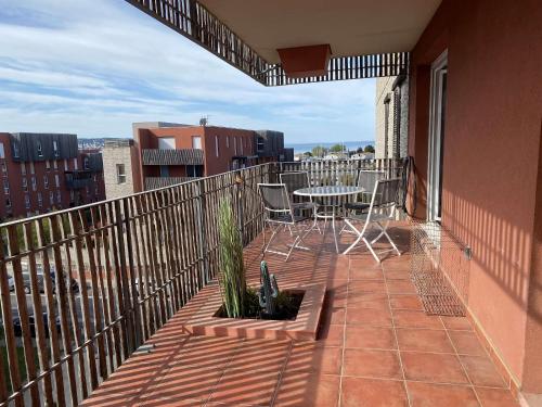 Appartement T2 avec terrasse, parking et WIFI - FR-1-553-203