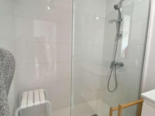 Kúpeľňa v ubytovaní Charmant T1 à Balaruc-les-Bains - 32m², ascenseur, WIFI, proche centre spa - FR-1-553-213