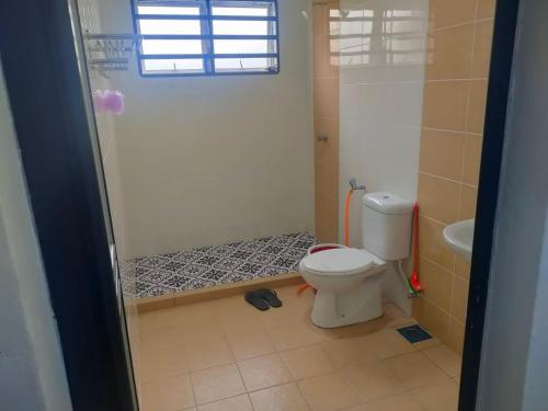 a bathroom with a toilet and a shower at Homestay Gerik Le rizq Homestay~ Heart of Gerik ~ Cozy in Gerik