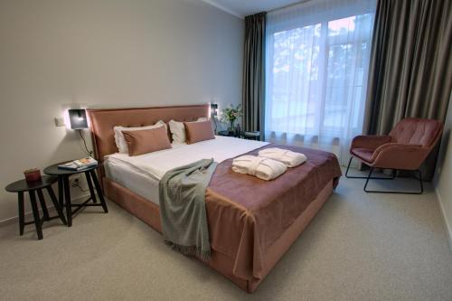 Villa Alvīne Family Apart-Hotelにあるベッド