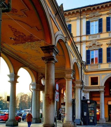a building with columns and arches on a city street at Gagliaudo suite in Alessandria