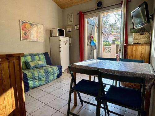 Photo de la galerie de l'établissement Maison 3 pièces avec mezzanine, 6 couchages, proche plage, parking privé, animaux acceptés - FR-1-225-760, à Argelès-sur-Mer