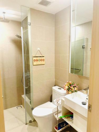 a bathroom with a toilet and a sink and a shower at The Song Luxury Vung Tau Apartment - QUỲNH's Homestay in Vung Tau