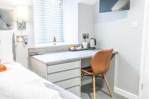 Кухня или мини-кухня в Chequers Lodge- Dalton-in- Furness- Self check in- for professionals and tourists
