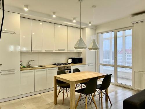 Кухня або міні-кухня у White Apartment Melnyka10
