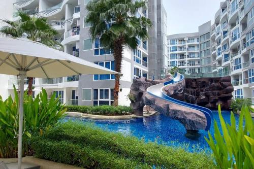Πισίνα στο ή κοντά στο Grand Avenue, Luxury Suite, 72sqm pool view with lounge area