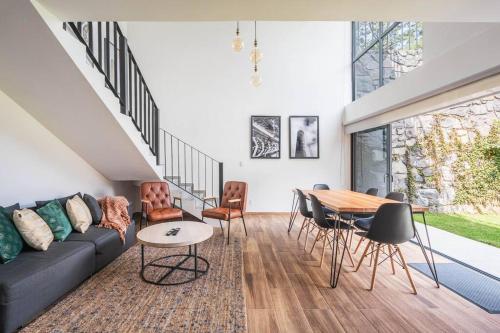 a living room with a couch and a table at La Fábrica #7 Averly in Valle de Bravo