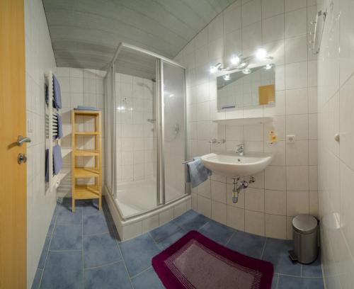 Koupelna v ubytování Landhaus Volderau