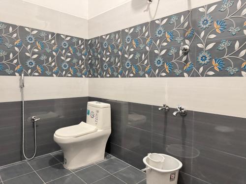 A bathroom at La Antilia Luxury