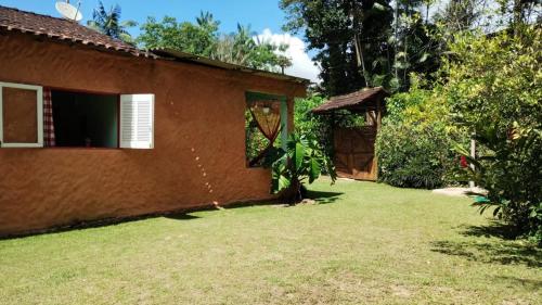 Κήπος έξω από το Lar do tio Roco em paraty