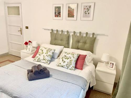 Tempat tidur dalam kamar di Holiday Homes Rome - Monte Verde 61 - near Trastevere