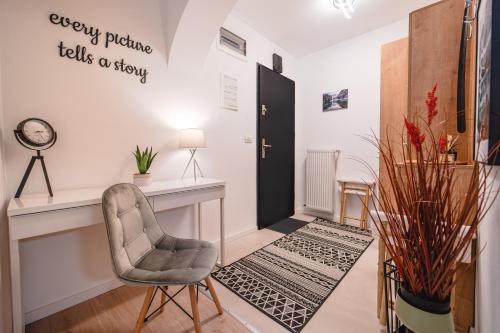 a living room with a desk and a chair at Central Athena Studio - Inima Pieței Unirii - By OpenHouse apartments in Timişoara
