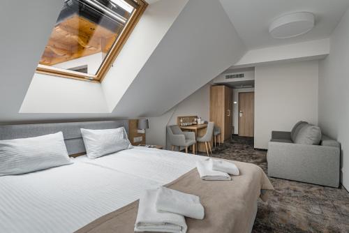 a bedroom with a large bed and a window at Złoty Kłos Łapsze Niżne in Łapsze Niżne