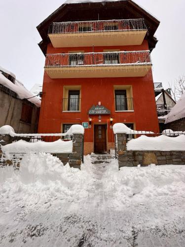a building with a pile of snow in front of it at Hotel Saueth in Tredós