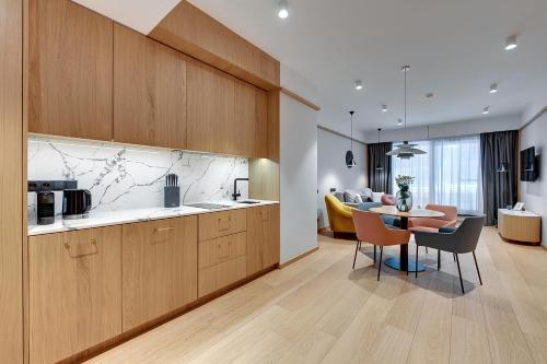 Deo Plaza Apartments