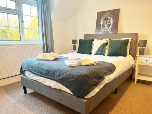 a bedroom with a bed with towels on it at Oxford - Private House with Garden & Parking 16 in Oxford