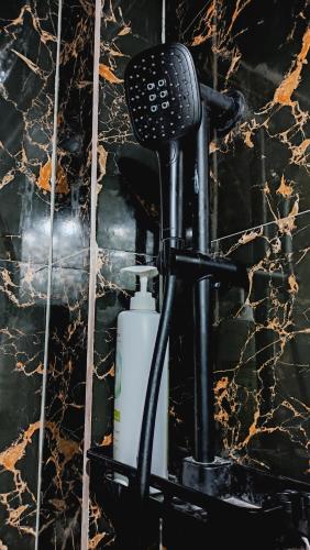 a hair dryer and a bottle of soap at Kost Harian Semarang Murah in Semarang