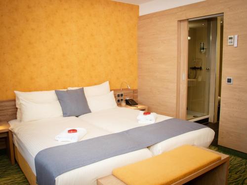 Ένα ή περισσότερα κρεβάτια σε δωμάτιο στο Hotel Bildungsblick