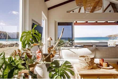 a living room filled with lots of plants at CASA ROSA 49’ - Playa Venao Beach in Playa Venao