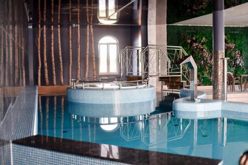 Bazén v ubytování Jarzębinowy Resort & SPA nebo v jeho okolí