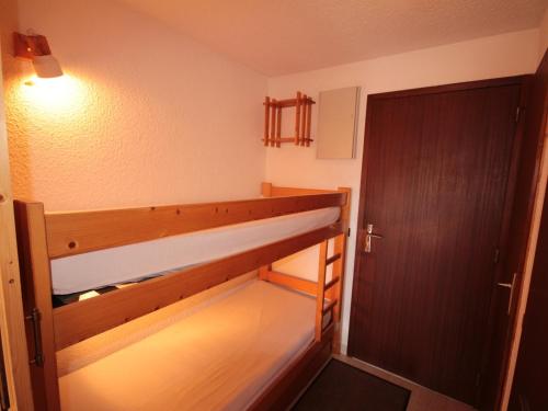 a room with a bunk bed with a door at Les Saisies - Studio Cabine, Balcon Sud, Équipé - FR-1-293-151 in Les Saisies