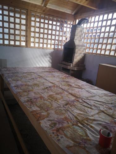 a large table in a room with a stove at Casa bunicilor dor de Bucovina in Câmpulung Moldovenesc