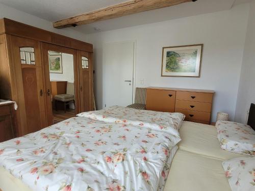 a bedroom with a bed with a floral comforter at Ferienwohnung Hermine in Tuttlingen