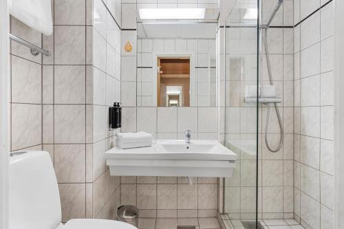 a bathroom with a sink and a shower at Best Western Plus Park Globetrotter Copenhagen Airport in Copenhagen
