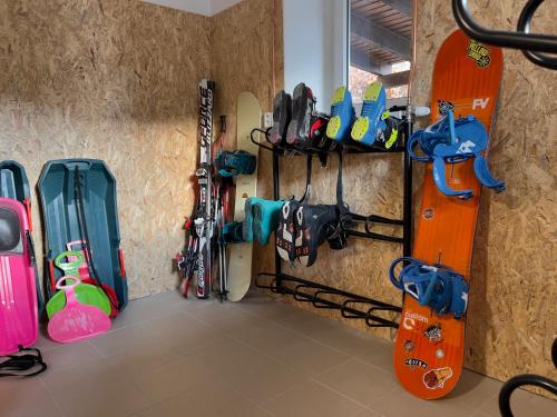 a group of snowboards and snowboards hanging on a wall at Penzion Mája in Josefuv dul