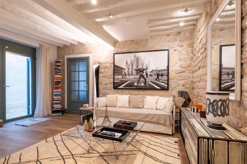 Veeve - A Story in Stone