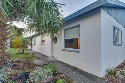 Imagen de la galería de Ideally Located Palm Harbor Condo Walk Downtown!, en Palm Harbor