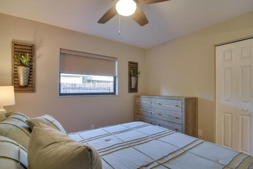 Imagen de la galería de Ideally Located Palm Harbor Condo Walk Downtown!, en Palm Harbor