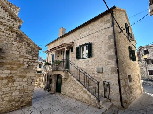 Mikula and Cvita stone house