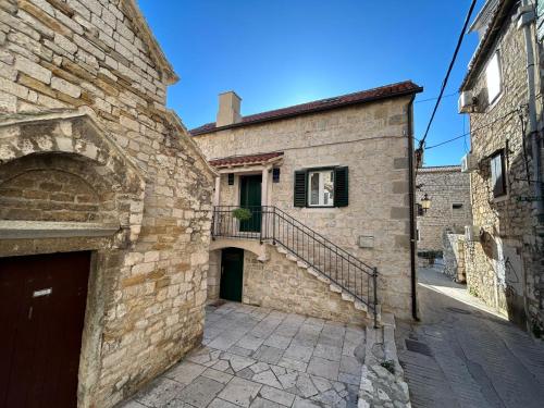 Mikula and Cvita stone house