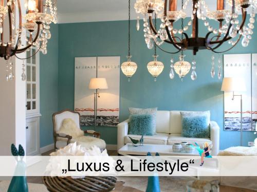 a living room with a couch and a chandelier at Ferienwohnung Luxus & Lifestyle - Luxuriös, exklusiv, traumhaft schön mit Aufzug in Lindau