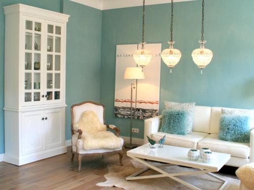 a living room with a couch and a coffee table at Ferienwohnung Luxus & Lifestyle - Luxuriös, exklusiv, traumhaft schön mit Aufzug in Lindau