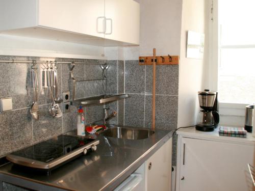 a kitchen with a sink and a counter top at Ferienwohnung Altes Haus 2 - Gemütlich und zentral in denkmalgeschütztem Haus in Lindau